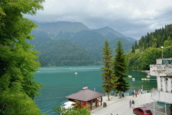 дача сталина в абхазии на озере рица