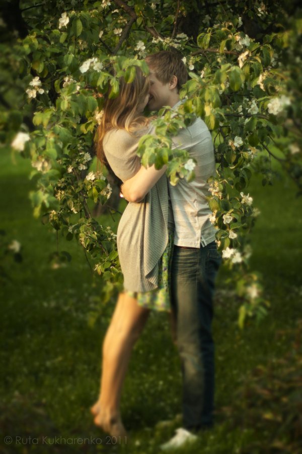 красивая влюбленная пара