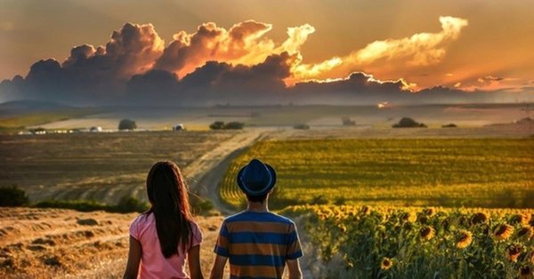 человек на фоне пейзажа