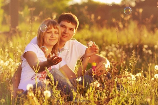 лав стори пикник на природе летом