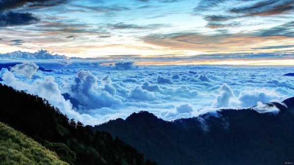 горы над облаками