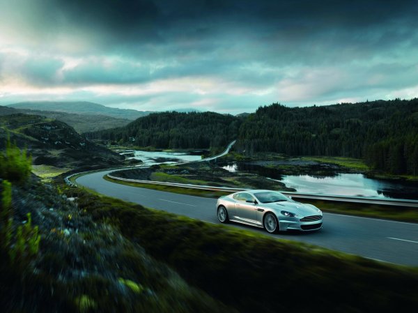 астон мартин дбс