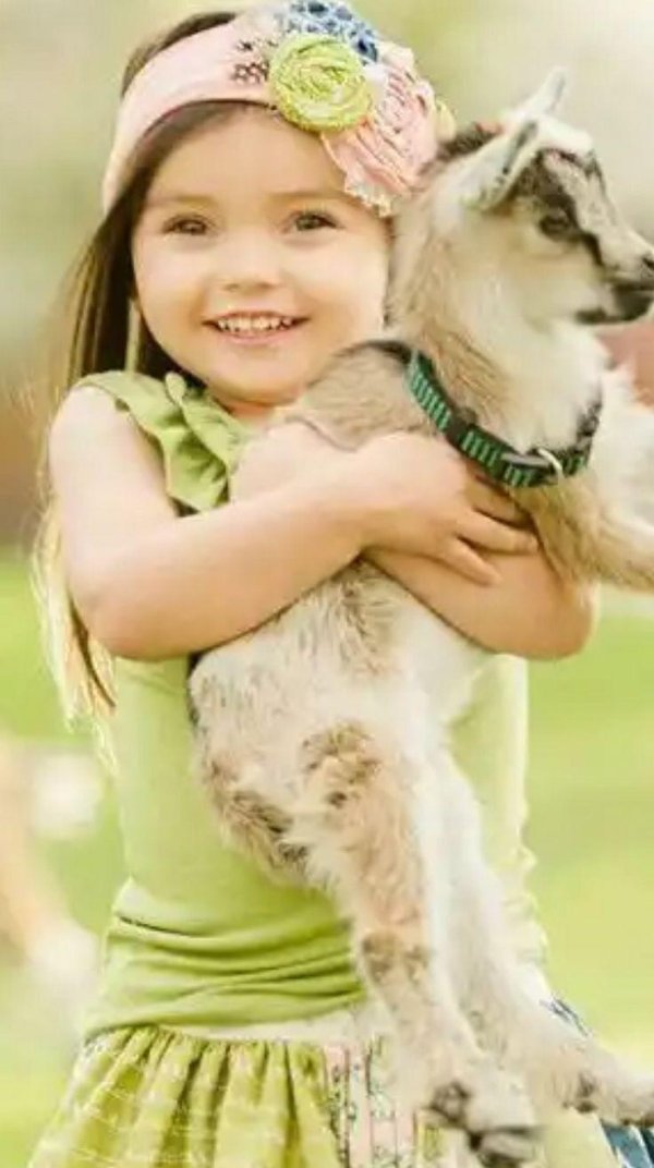 девочка с козленком