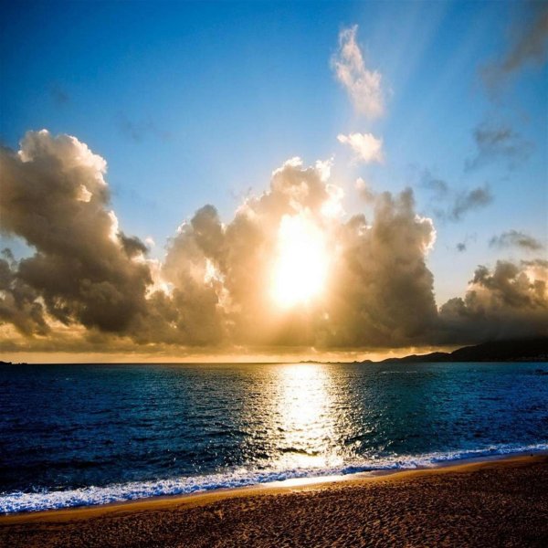 солнце над морем