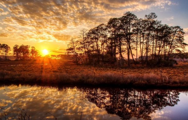 озеро на закате