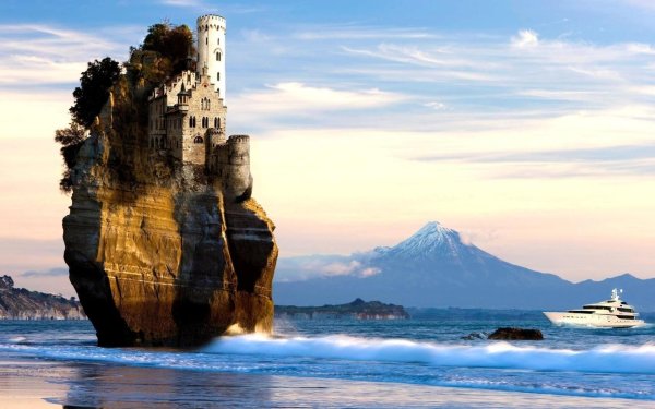 замки на скалах