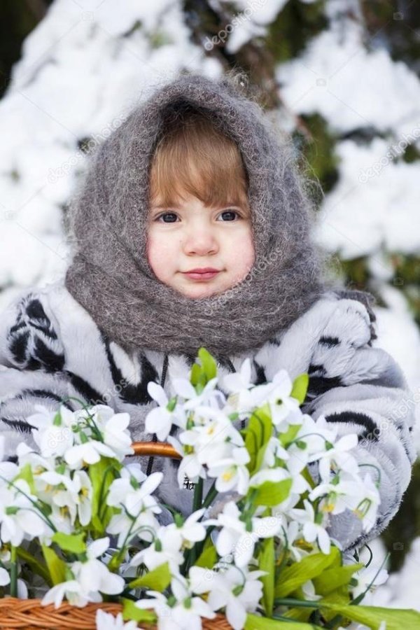 девочка с подснежниками