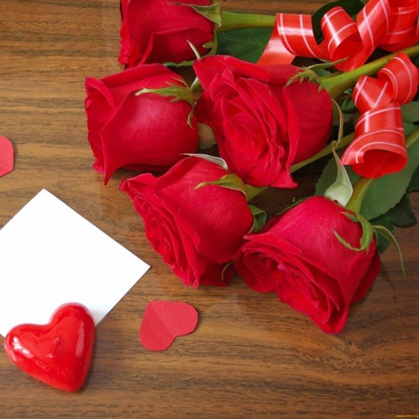 открытка с красными розами