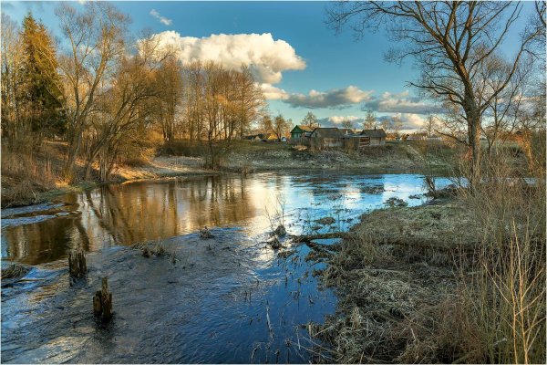 весенняя река