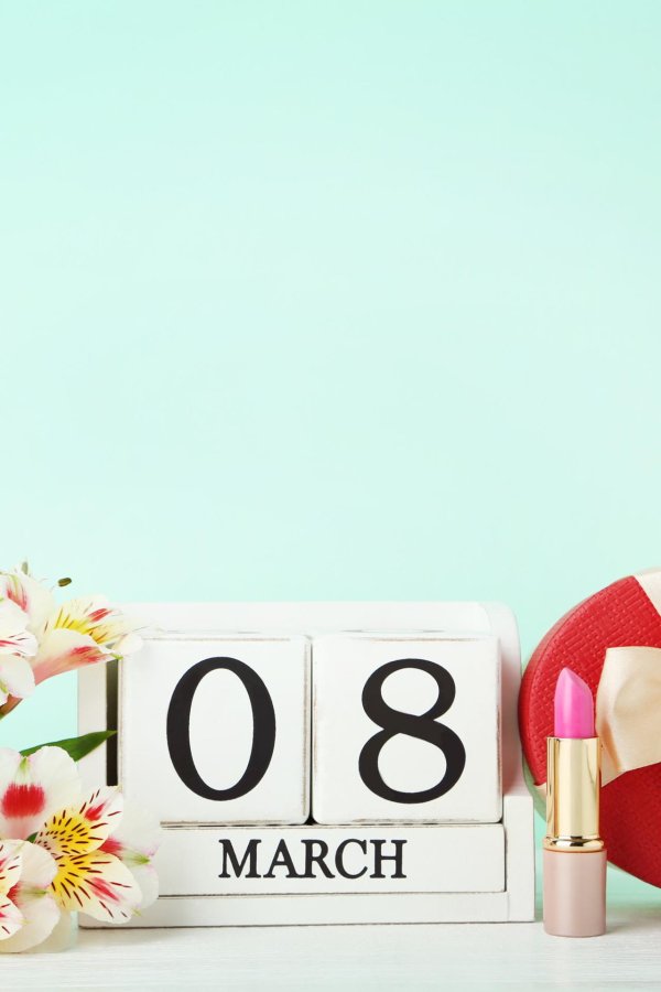 8 марта календарь