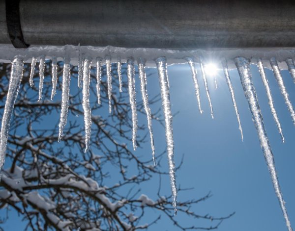 сход снега с крыш