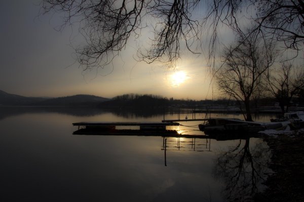 рассвет над озером