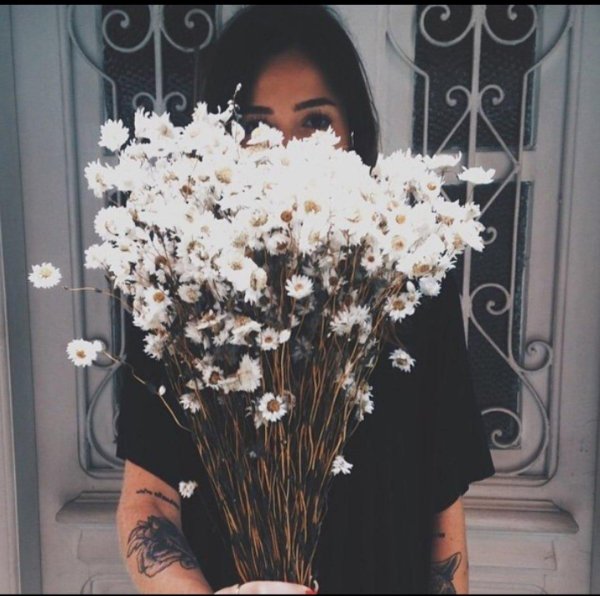 девушка с цветам