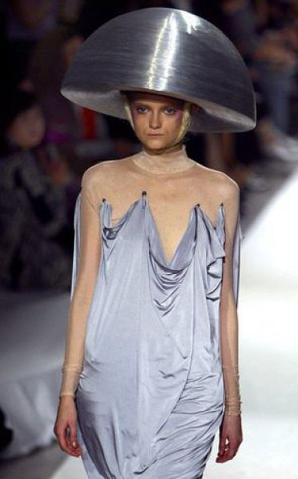 странные показы мод