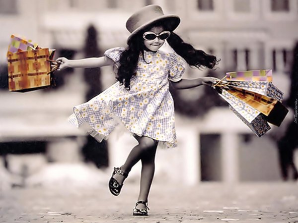 девушки с покупками