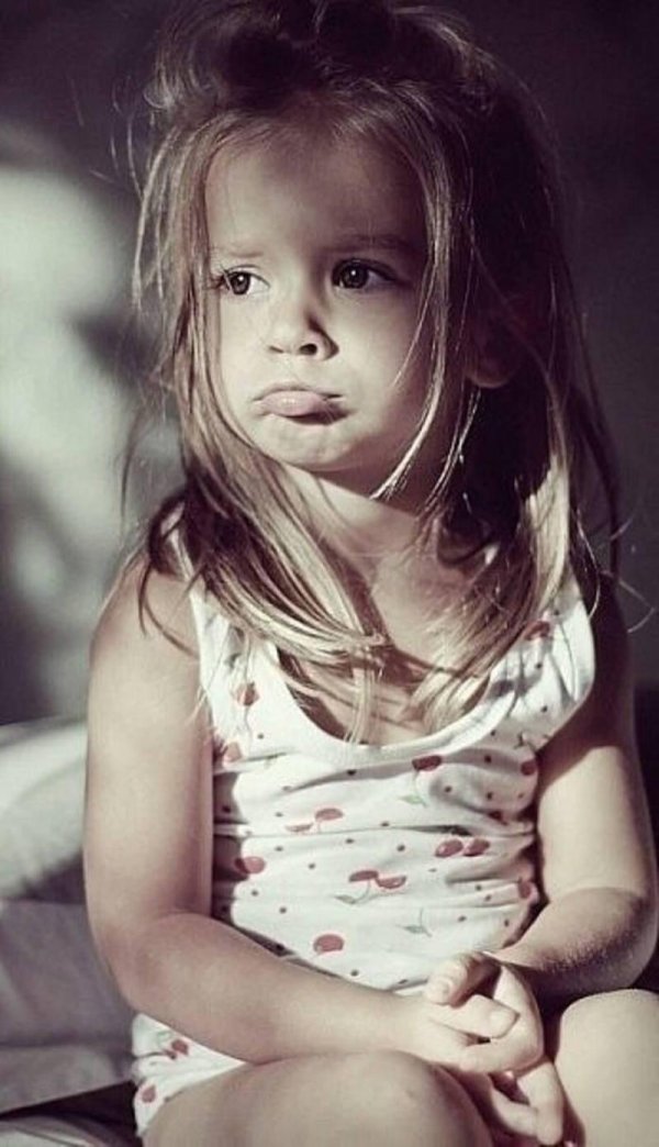 обиженная девочка