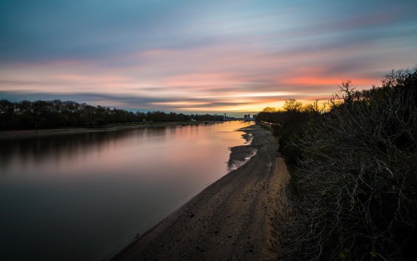 красивый берег реки