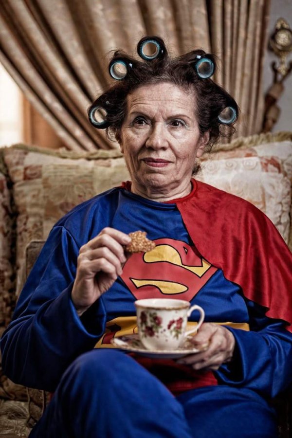 бабушка супергерой