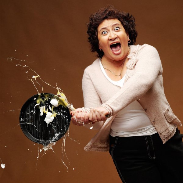 баба со сковородой