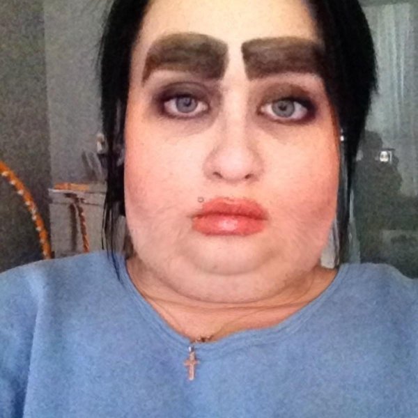 жирные брови