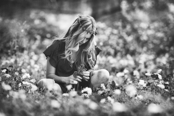 красивая девушка чб