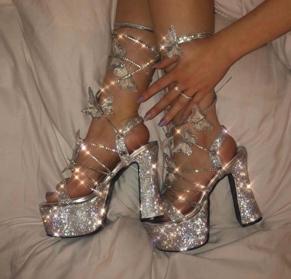 босоножки на каблуках