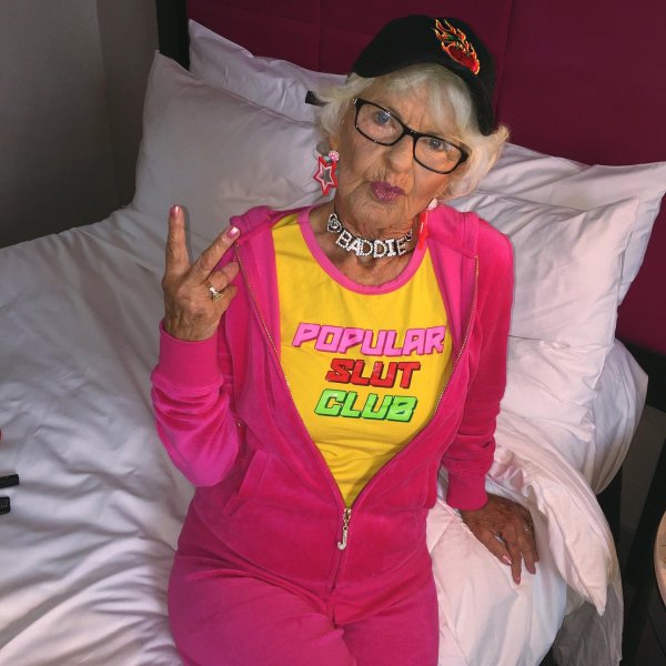 крутая бабушка