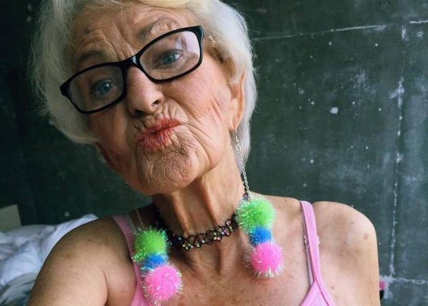 бабушка 72 года