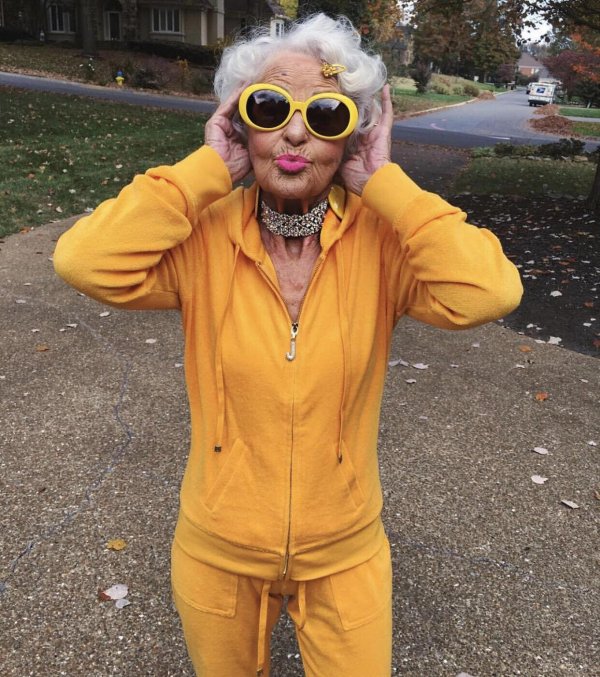 крутая бабушка