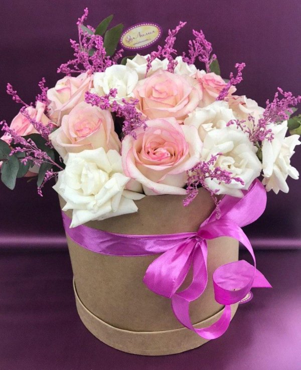 букеты цветов в шляпных коробках