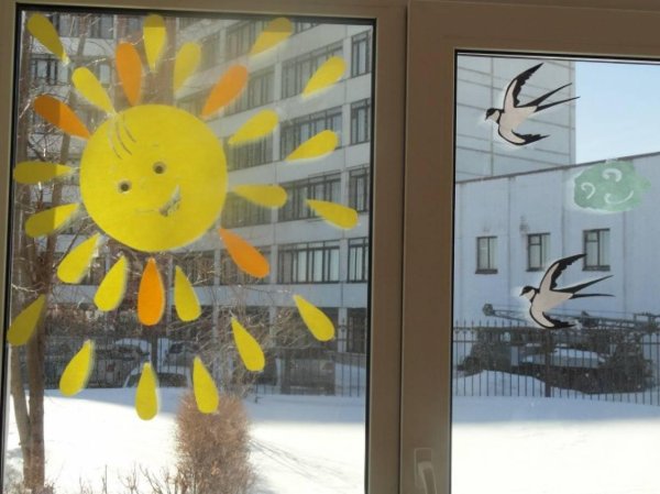 украшение окон весной в детском саду