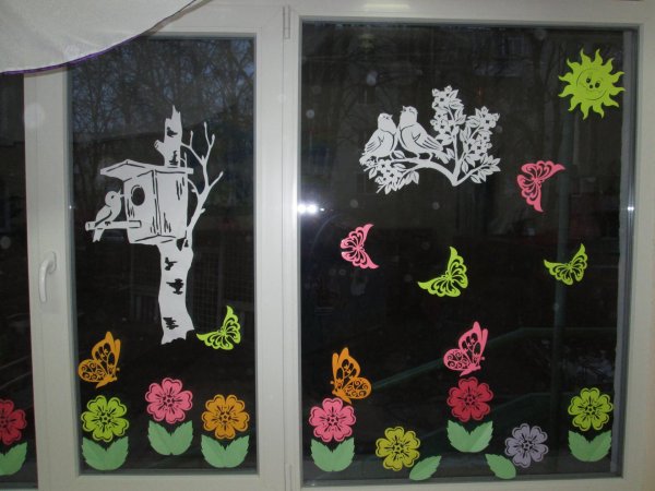 украшение окон весна