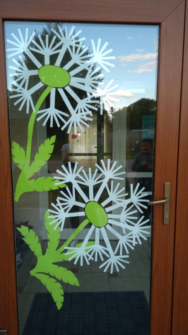 летнее украшение окон в детском саду