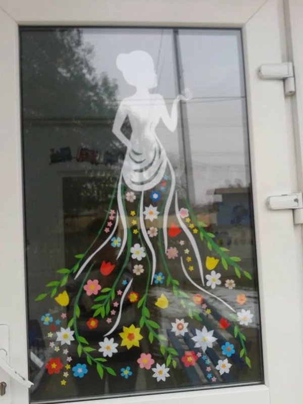 украшение окон на 8 марта