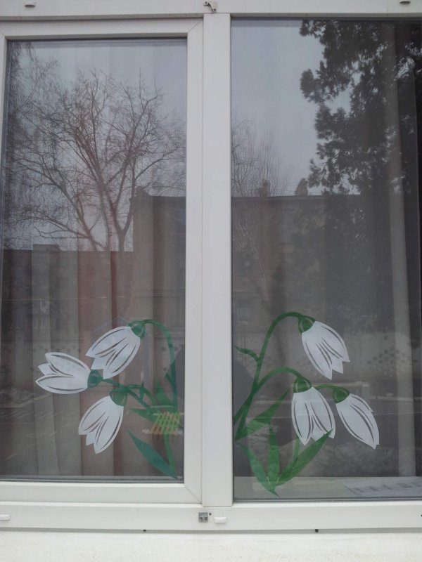 украшение окон весна