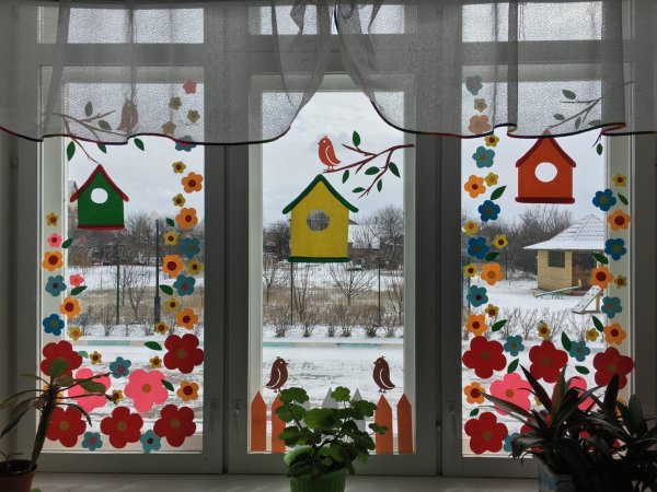 оформление окон в детском саду весна