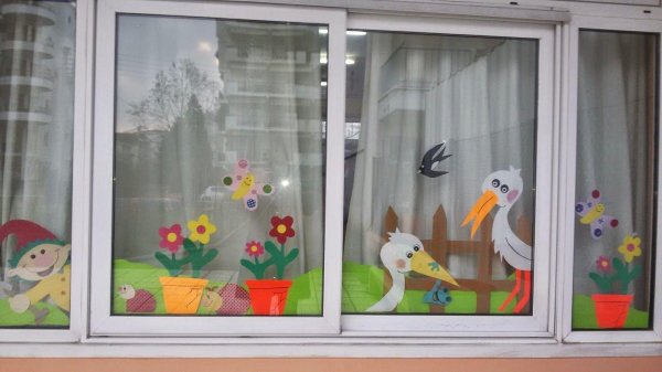 украшение окон в детском саду