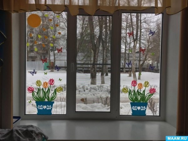 украшение окон весна