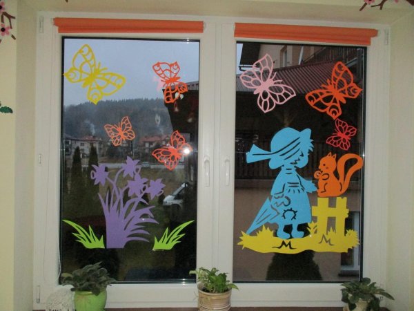 украшение окон весна