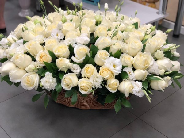 корзина с розами