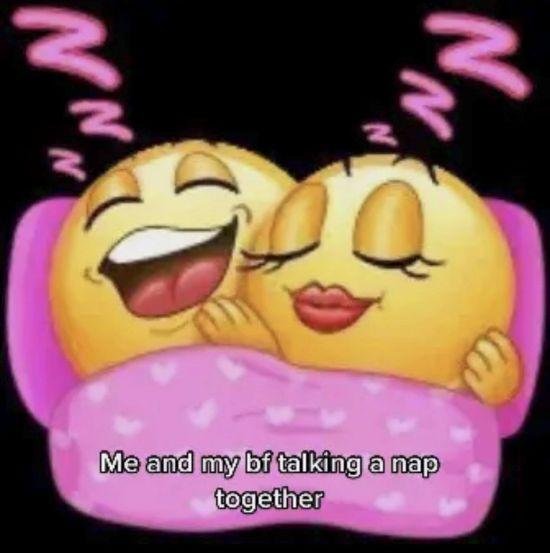 красивый смайлик поцелуй