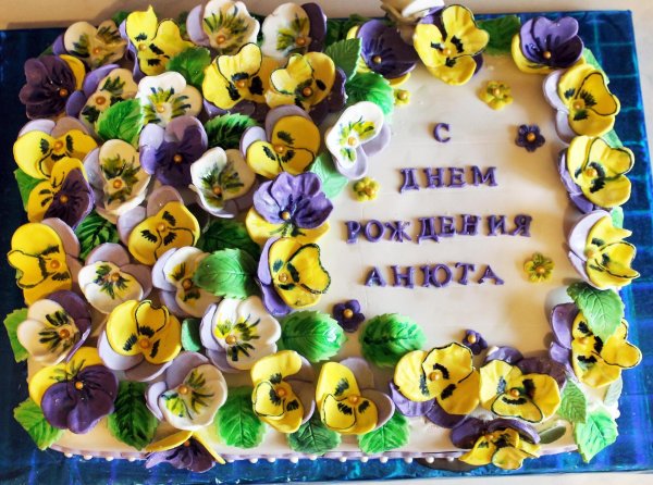 засахаренные анютины глазки