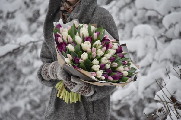 стильные букеты из тюльпанов