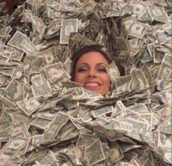 купаться в деньгах