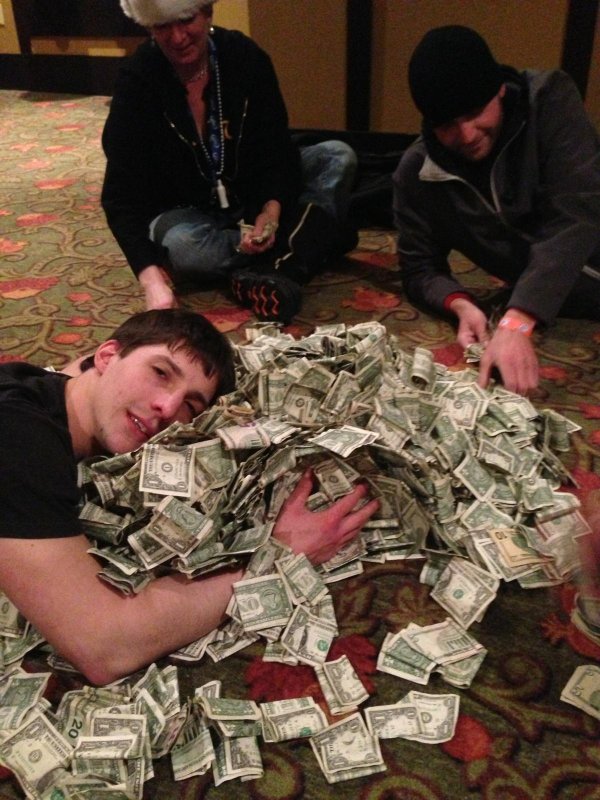 огромная куча денег