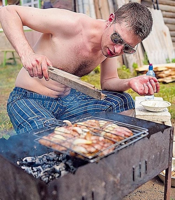 мужики на шашлыках