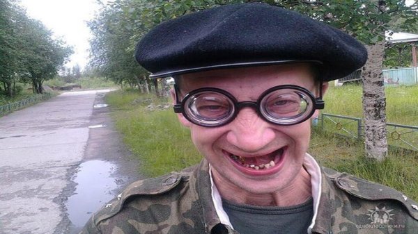 смешной очкарик