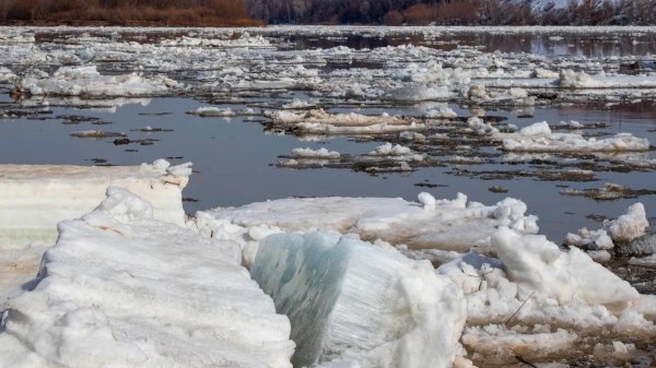 river ice break up