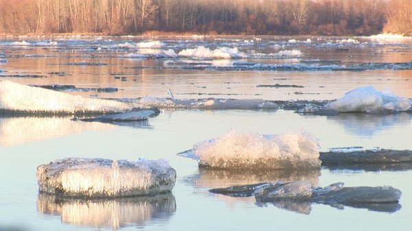 river ice break up