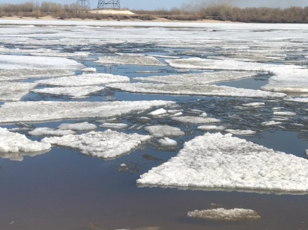 river ice break up